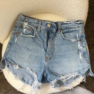 Abercrombie - High Rise The Mom denim shorts